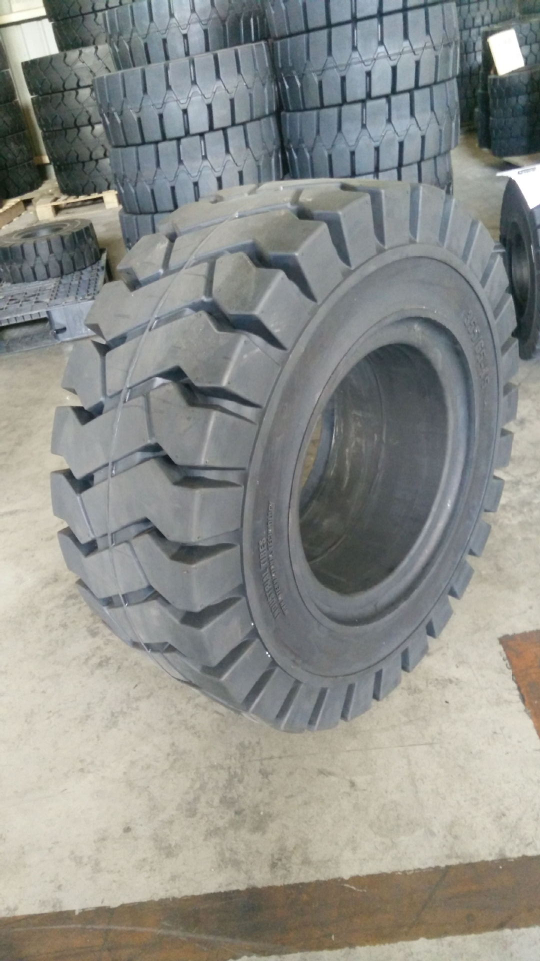 Industrial 355/65-15 tire