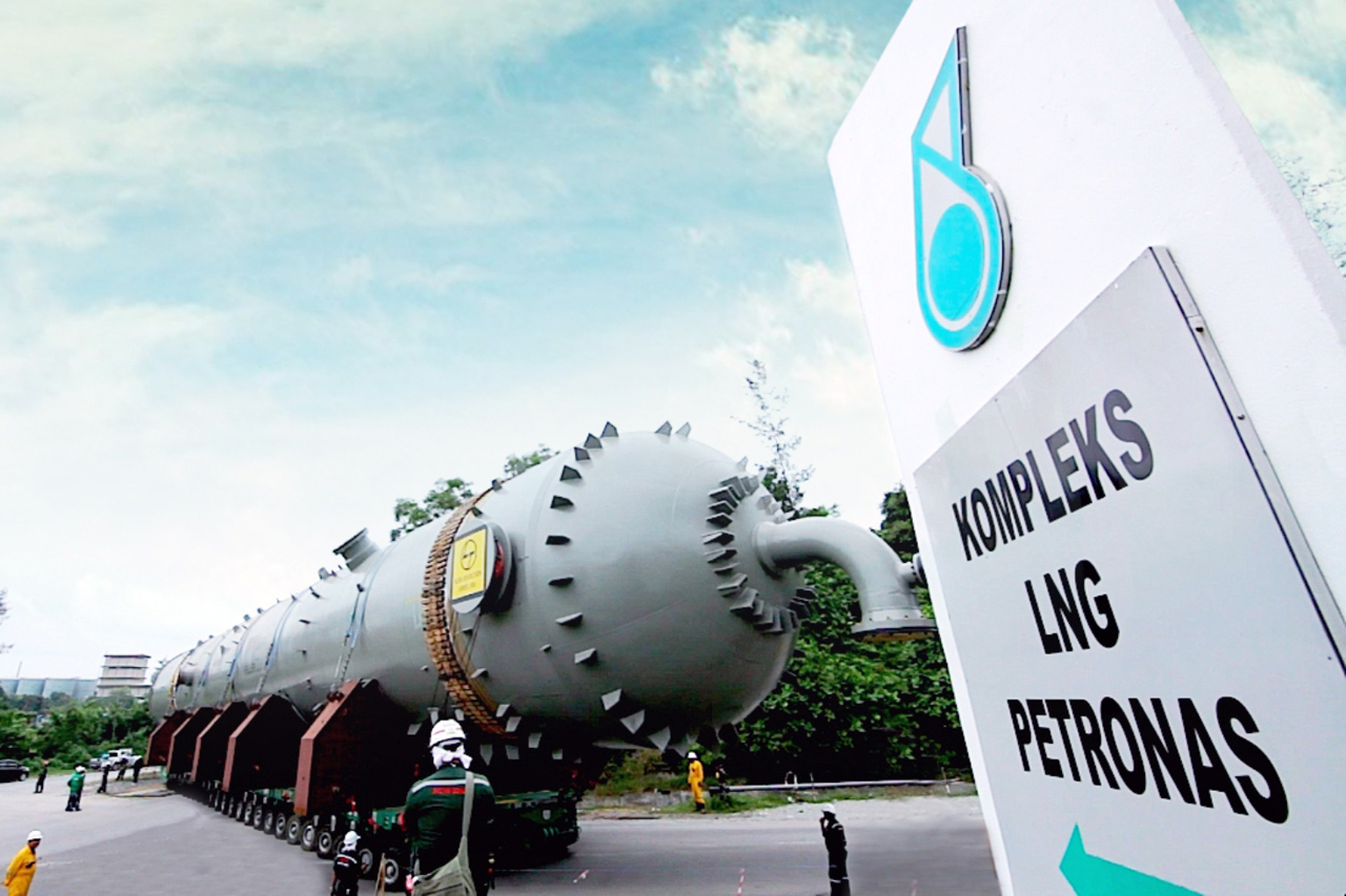 Petronas LNG SPMT transport