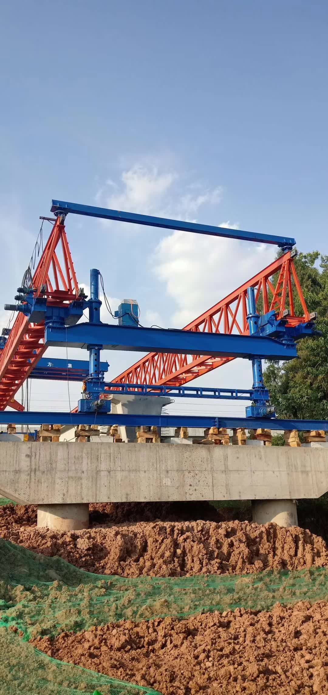 Bridge beam transport in Sichuan