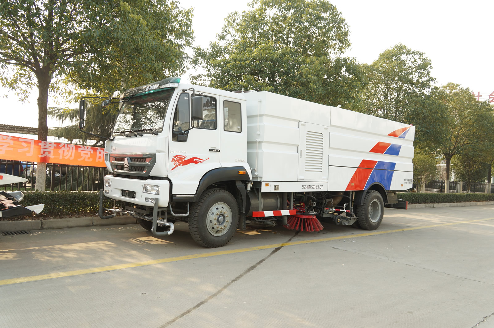 Cleaner truck