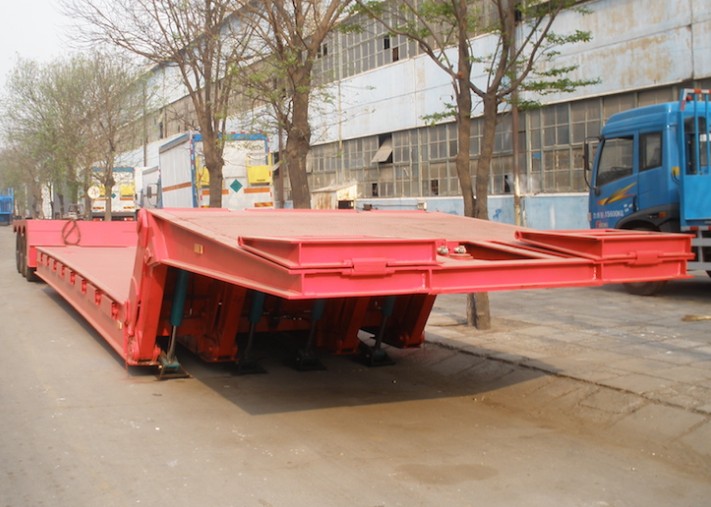 Folding neck lowbed trailer