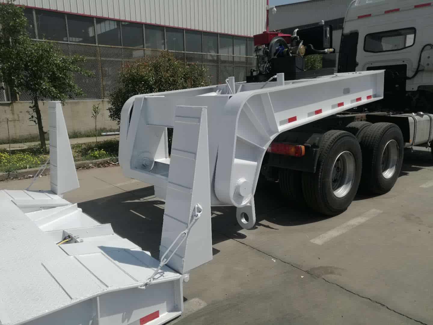 Front-loading ramp and removable gooseneck