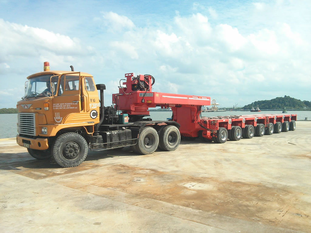 Gooseneck of Goldhofer trailer