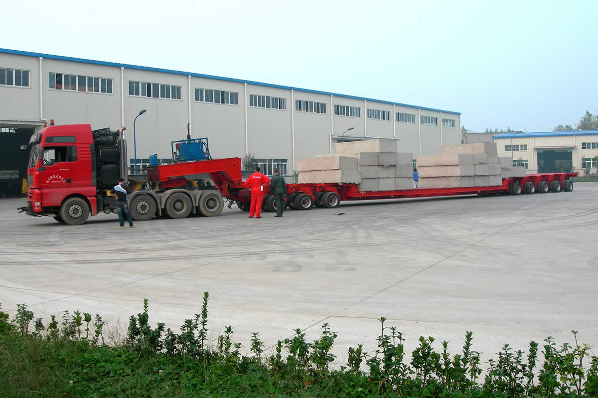 Hydraulic lowbed trailer