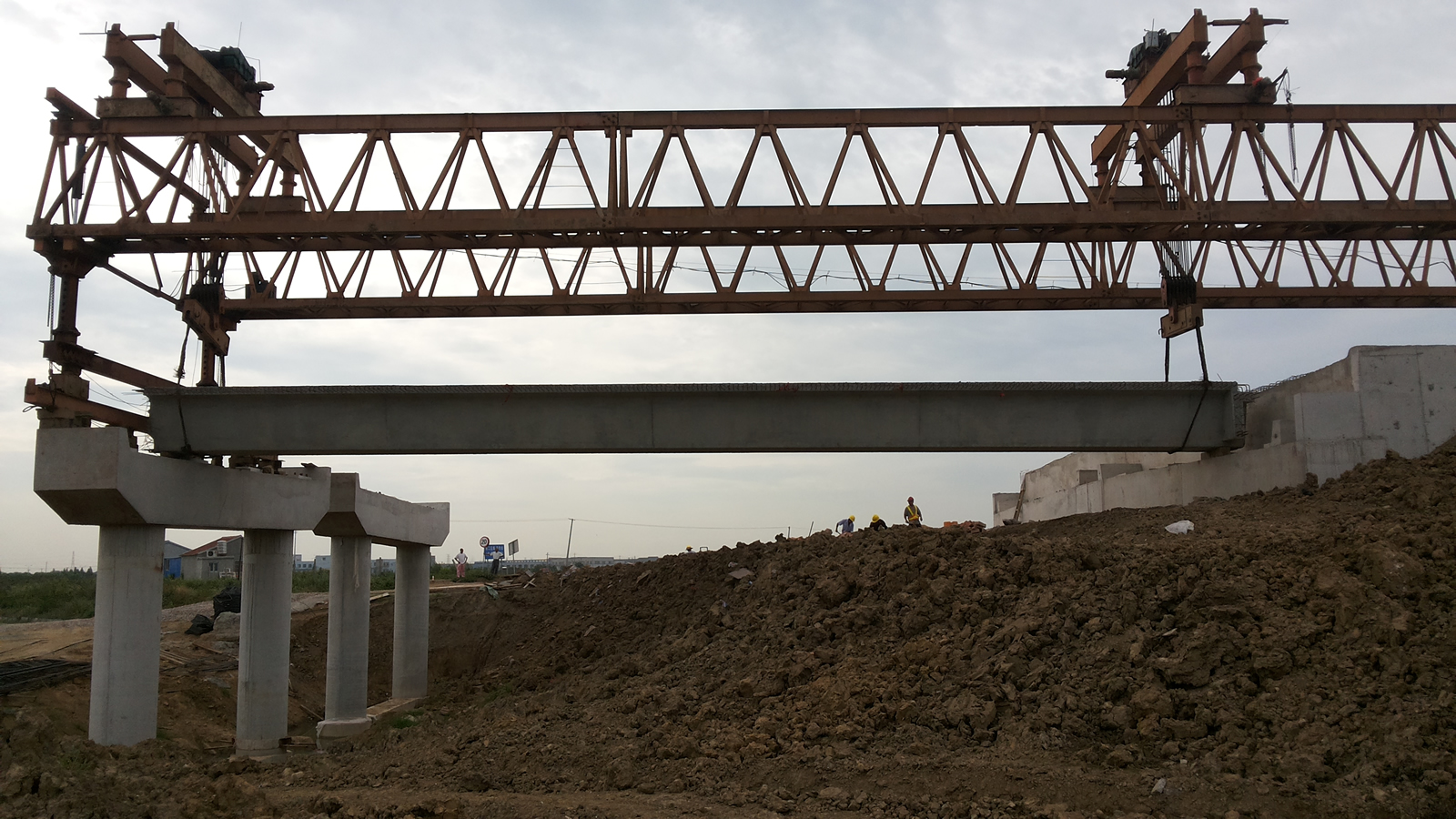 25m long concrete beam in position under launching girder