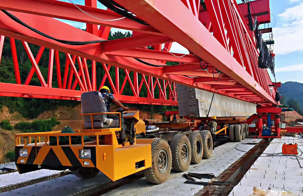 Long beam trailer moving under lunching girder