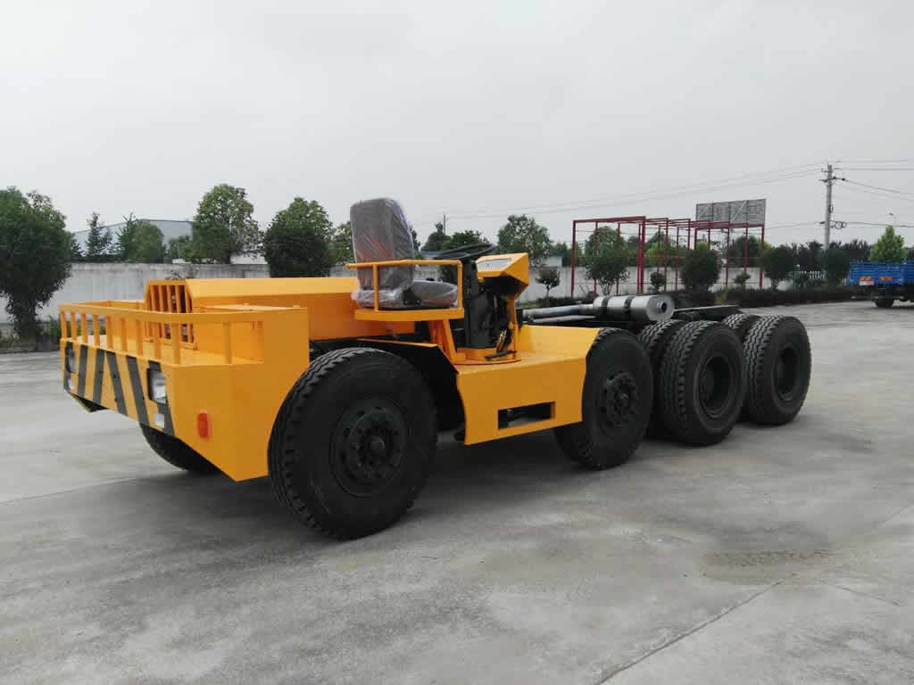 Self-propelled long beam trailer